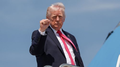 Trump hrozí, že „vyhodí do vzduchu zvyšok Iránu a jeho vodcov“, ak blokáda neprinesie dohodu