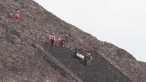 Streľba na ikonickej mexickej pyramíde si vyžiadala obete u turistov a zranenia u ďalších (VIDEÁ)