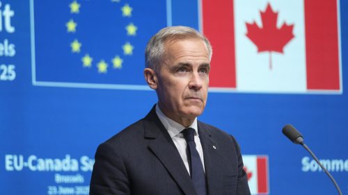 Kanaďania uprednostňujú vstup do EÚ pred pohltením USA. Obe možnosti sú na nič.