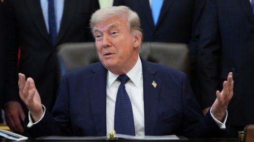 Trump nalieha na jadrový úder proti Iránu (VIDEO)