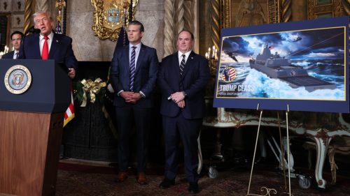 Minister námorníctva USA náhle „odchádza“ uprostred blokády Iránu