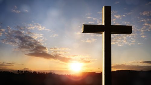 Francúzska televízia prirovnala kresťanský kríž k nacistickým symbolom