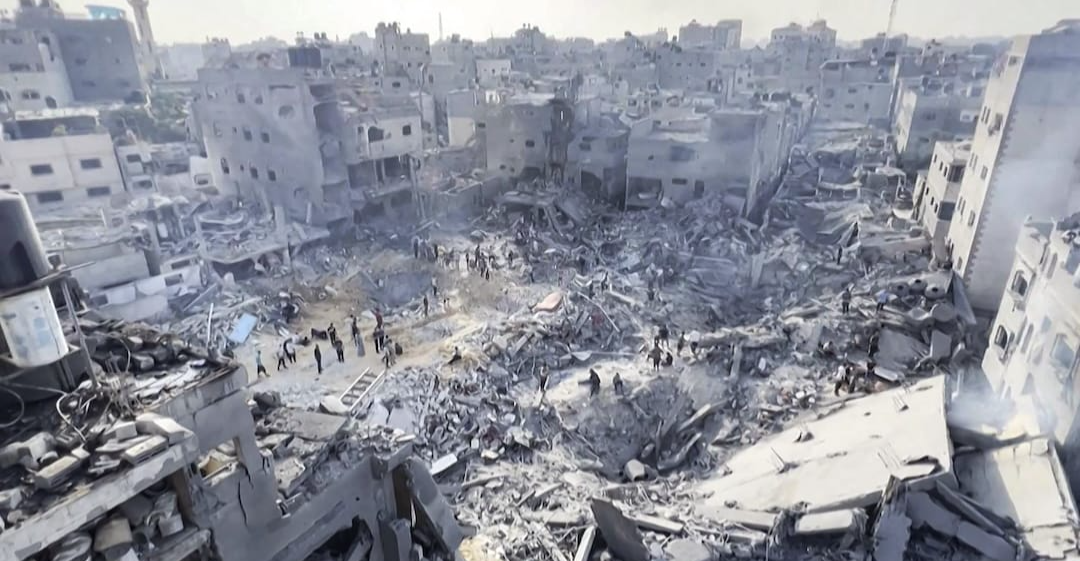 OSN varuje pred desaťročia trvajúcou hrozbou munície v Gaze; pri nových útokoch zahynuli traja ľudia