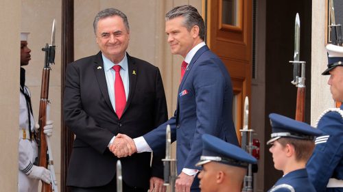 Izrael hrozí bombardovaním Iránu do „doby kamennej“