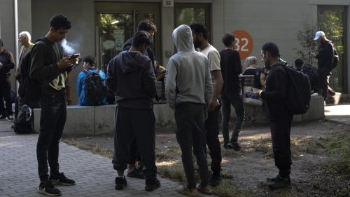 Nemci podporujú prísnejšie limity pre dávky pre migrantov, tvrdí prieskum