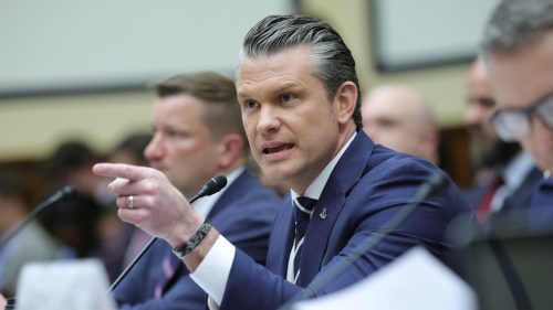 Podporujú Američania vojnu v Iráne? – Šéf Pentagonu verzus prieskumy verejnej mienky
