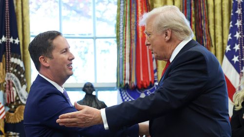 Trumpov vyslanec pre južnú Áziu sa snaží o stretnutie s neochotným nepálskym premiérom, tvrdia médiá