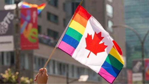 Kanadské kráľovské námorníctvo vztýčilo transgenderovú vlajku pri príležitosti „Transgender Dňa viditeľnosti“