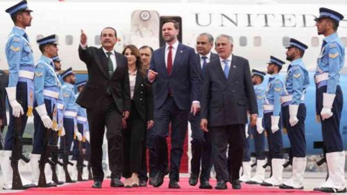 Vance pristál v Pakistane na rokovaniach o Iráne