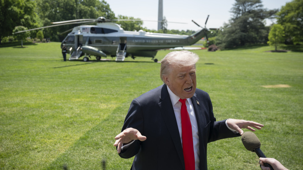 Trump oznamuje nové clá voči EÚ
