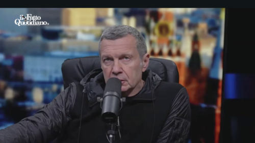 Ruský televízny moderátor Vladimir Solovjov útočí na taliansku premiérku Giorgiu Meloniovú kvôli ekonomike a imigrácii.