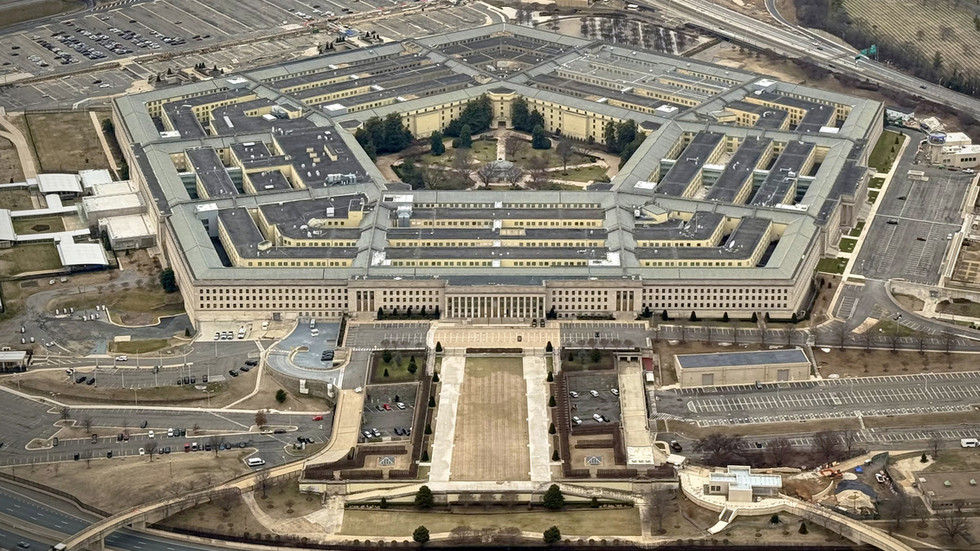 Pentagon uzatvára dohody s poprednými spoločnosťami v oblasti umelej inteligencie