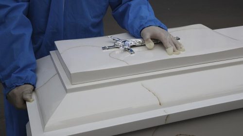 Európa dosiahla míľnik jedného milióna úmrtí na COVID-19: 13. apríla 2021, historické prehodnotenie