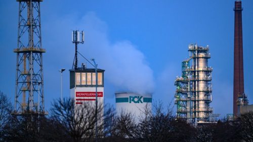 Obyvatelia nemeckých miest sa obávajú možných prerušení dodávok ropy.