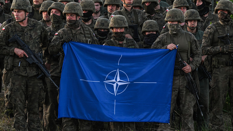 Rozkol v NATO sa prehlbuje, Trump zvažuje stiahnutie vojsk z Nemecka