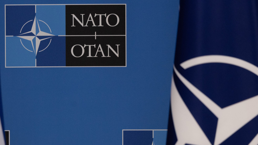 NATO obvinené z propagandy po stretnutí s výrobcami – Guardian