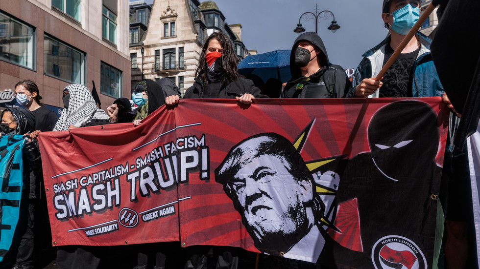 USA kritizujú „bohatých spojencov NATO“ za inkubátory terorizmu