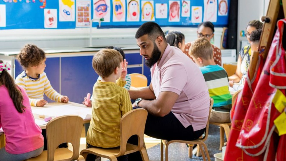 Britské škôlky majú nahlásiť polícii „rasistické“ batoľatá