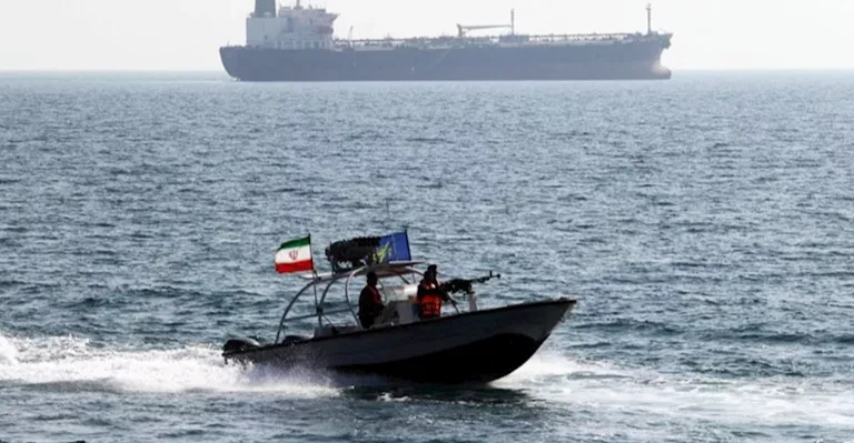 Irán zadržal ropný tanker v Ománskom mori