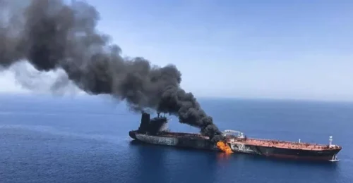 Americké lietadlá zneškodnili tankery blízko Hormuzu; Irán hlási strety