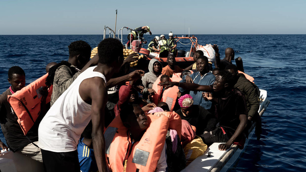 Grécky minister pre migráciu tvrdí, že na vstup z Líbye do Európy čaká viac ako 500 000 ľudí