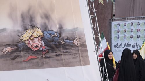 Trump zvažuje obnovenie leteckých útokov, keďže rokovania s Iránom sa zastavili – Axios