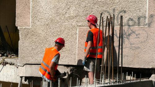 Ukrajinské odvodné gangy unášajú robotníkov zo staveniska, tvrdí poslanec