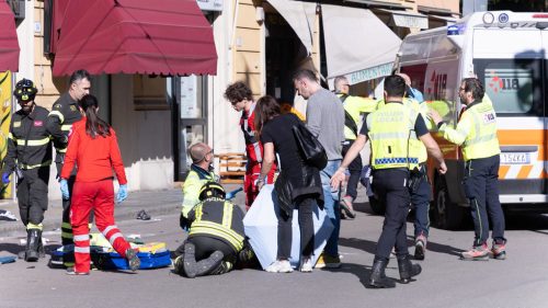 Desiatky zranených po tom, čo auto v Taliansku narazilo do ľudí
