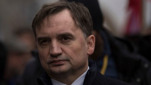 Washington pomohol hľadanému poľskému exministrovi utiecť do USA – Reuters