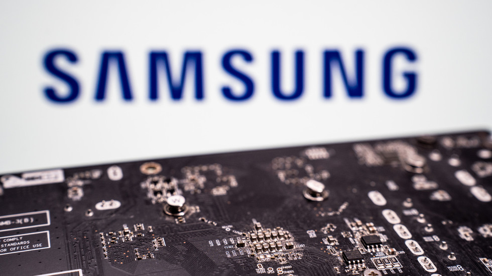 Samsung sa vyhol globálnemu šoku z čipov s umelou inteligenciou