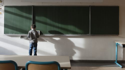 Paríž vyšetruje masové sexuálne zneužívanie v starostlivosti o deti – médiá
