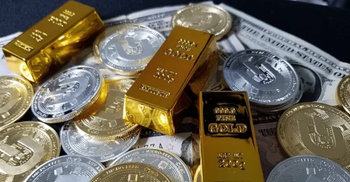 Zlato je pod tlakom silného dolára a vyšších cien ropy - Reuters