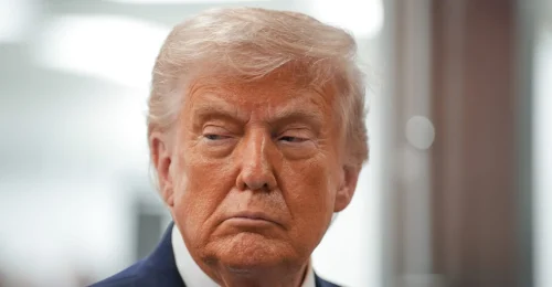 Trump zvažuje posledný vojenský úder, keďže rokovania s Iránom stagnujú