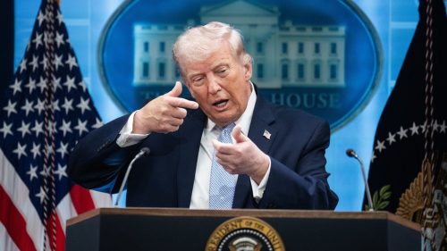 Trump kritizuje „porazených“, ktorí kritizujú dohodu s Iránom