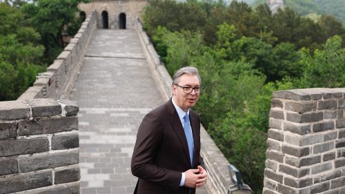 Srbský prezident odsudzuje „administraciu EÚ prostredníctvom e-mailov“