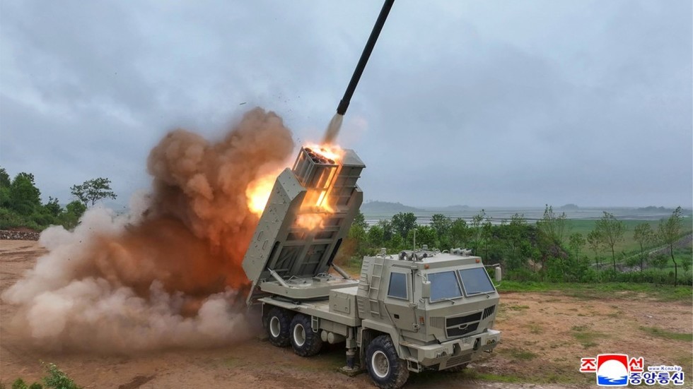 Severná Kórea testuje nové raketové systémy navádzané umelou inteligenciou (FOTOGRAFIE)
