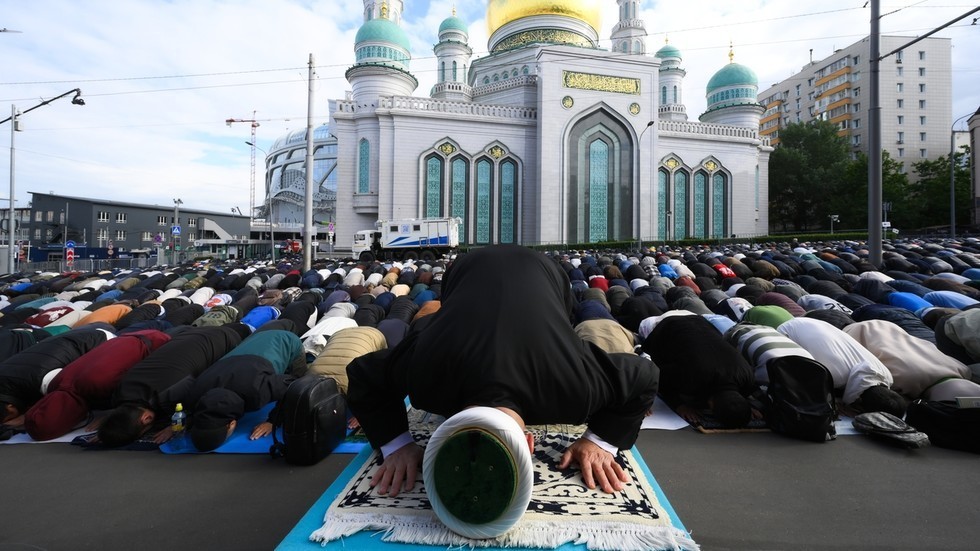 Ruskí moslimovia oslavujú Eid al-Adha Ruskí moslimovia oslavujú Eid al-Adha