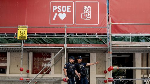 Španielska polícia vykonala raziu vo vládnucej strane po obvineniach z korupcie