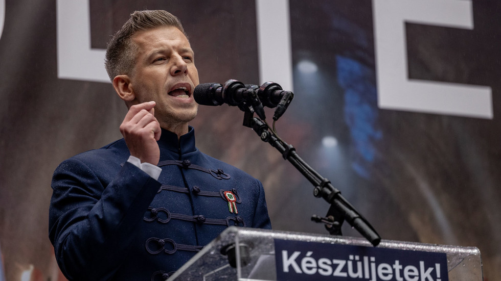 Orbánov nástupca vylučuje dodávky zbraní Ukrajine Orbánov nástupca vylučuje dodávky zbraní Ukrajine
