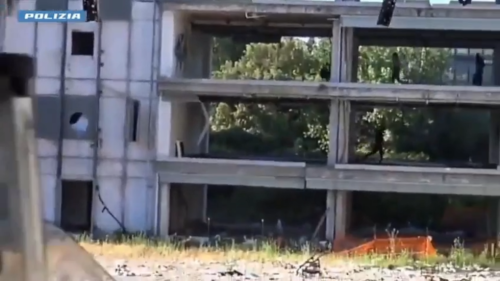 Talianska polícia zatkla migrantov za 72-hodinové hromadné znásilnenie (VIDEO)
