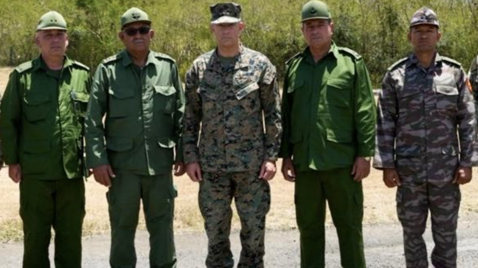 Vojenskí lídri USA a Kuby sa stretávajú v Guantáname len zriedkavo Vojenskí lídri USA a Kuby sa stretávajú v Guantáname len zriedkavo