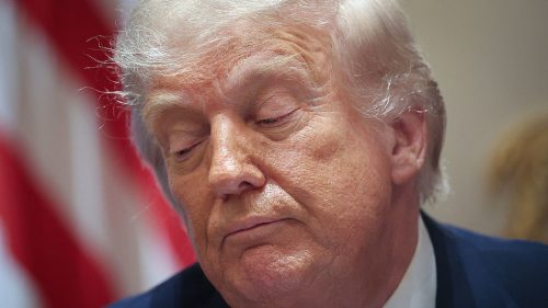 Trump potvrdil, že Netanjahua nazval „zatraceným bláznom“ - ‘f***ing crazy’