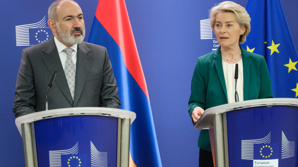 EÚ sľúbila arménskemu lídrovi 50 miliónov eur pred kľúčovými voľbami