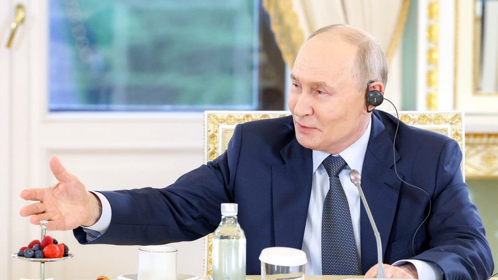 Tlak USA na Modiho je „márny“, tvrdí Putin
