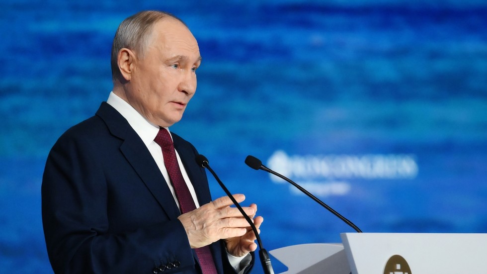 „Tajné“ rozhovory s Kyjevom, Zelenského list, Čína a ekonomická odolnosť: Putin na SPIEF „Tajné“ rozhovory s Kyjevom, Zelenského list, Čína a ekonomická odolnosť: Putin na SPIEF