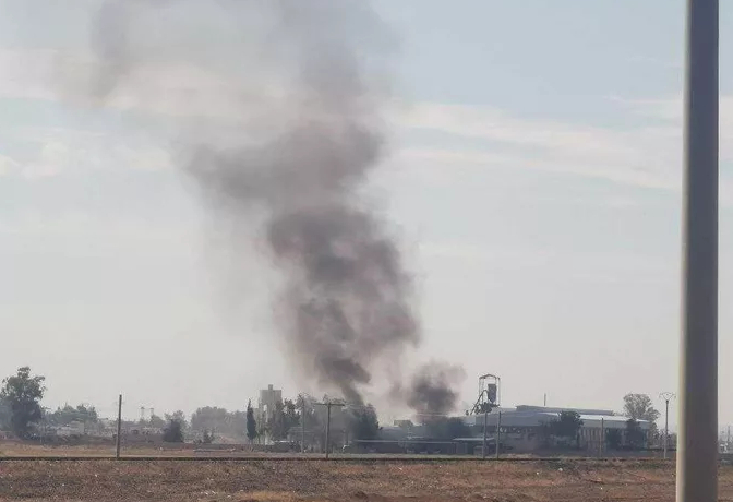 Americká armádna základňa vo východnej Sýrii zasiahnutá raketovým útokom uprostred eskalujúceho napätia Americká armádna základňa vo východnej Sýrii zasiahnutá raketovým útokom uprostred eskalujúceho napätia