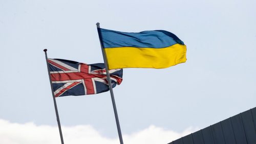 Zelensky kritizoval Faragea za odstránenie ukrajinských vlajok v Spojenom kráľovstve