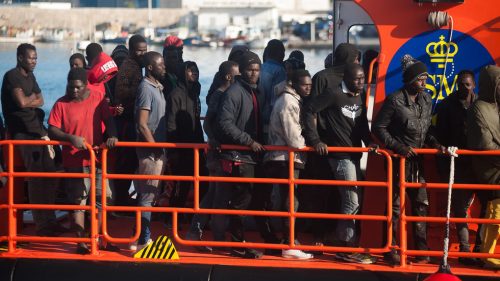 Takmer milión nelegálnych migrantov požiadalo o legalizáciu v Španielsku