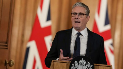 Starmer, ktorý sa snaží presmerovať rozpočty na financovanie armády