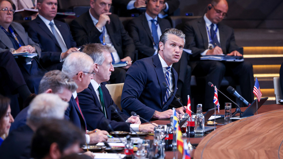 Americký minister vojny kritizuje „hanebné“ NATO (VIDEO) Americký minister vojny kritizuje „hanebné“ NATO (VIDEO)